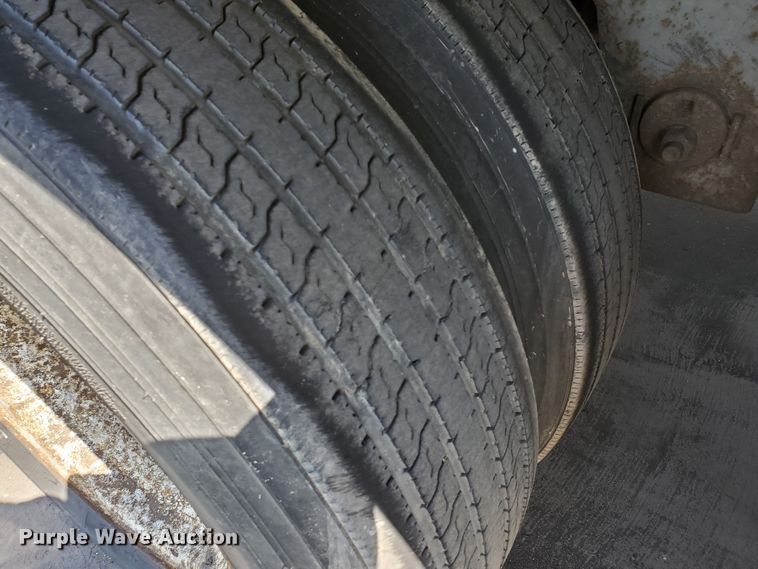 image for item DF8963 2004 Great Dane 8711TZ-1A53 refrigerated van trailer