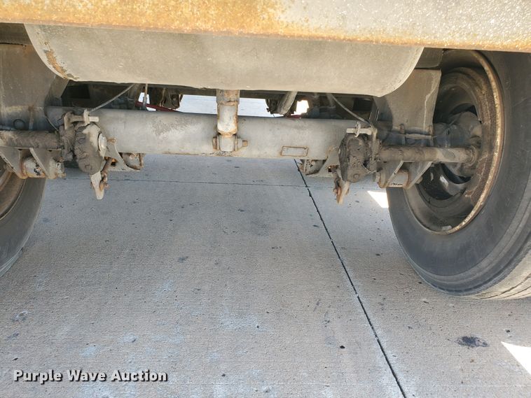 image for item DF8964 2000 Wabash dry van trailer