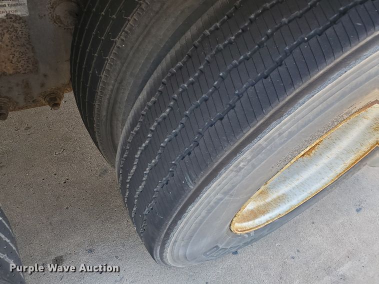 image for item DF8964 2000 Wabash dry van trailer