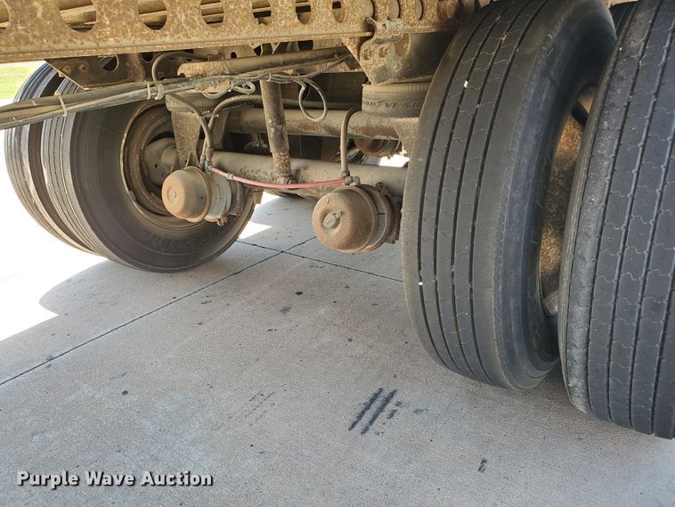 image for item DF8964 2000 Wabash dry van trailer