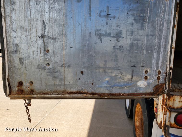 image for item DF8966 1999 Wabash dry van trailer