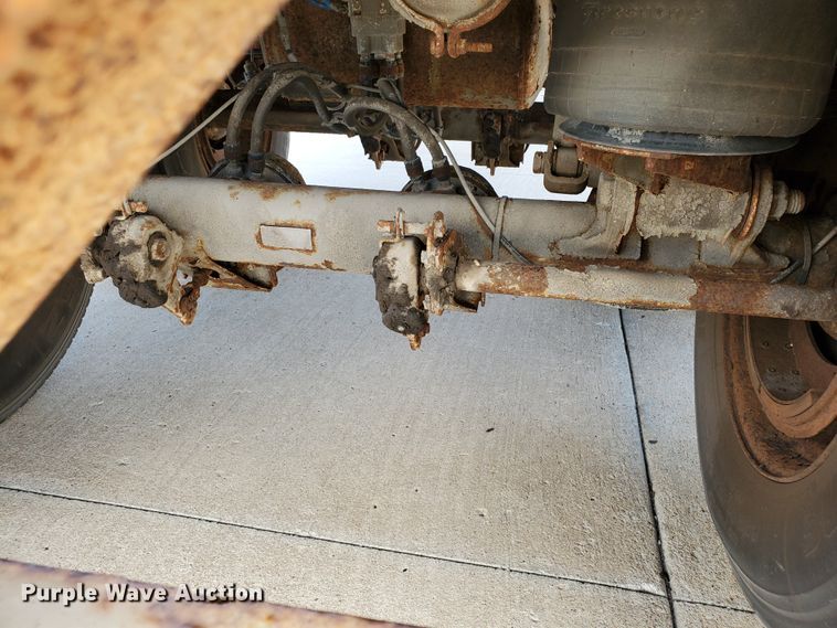 image for item DF8966 1999 Wabash dry van trailer