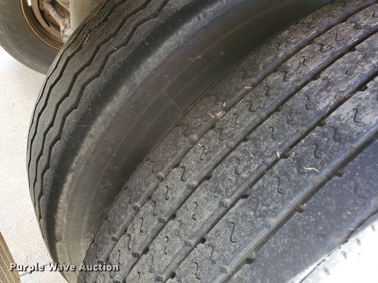 image for item DF8966 1999 Wabash dry van trailer