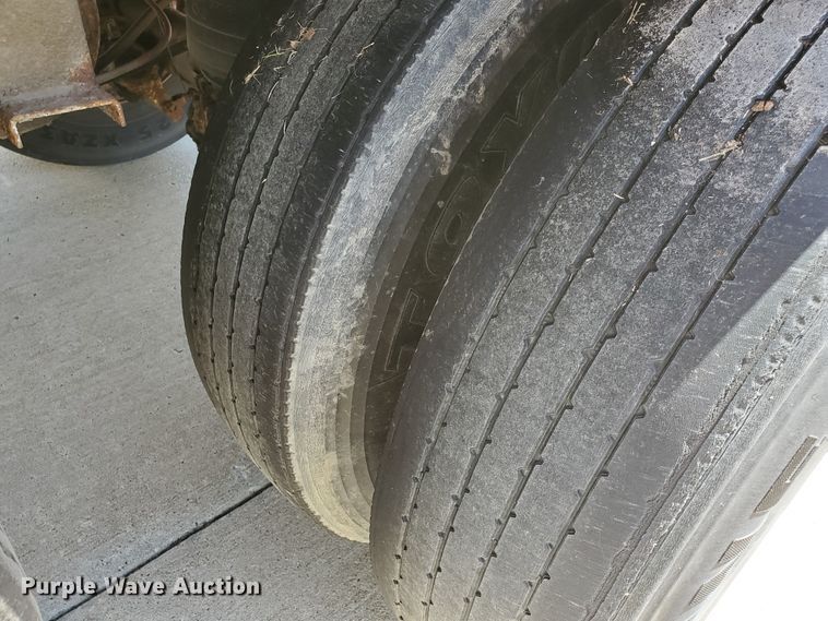 image for item DF8966 1999 Wabash dry van trailer