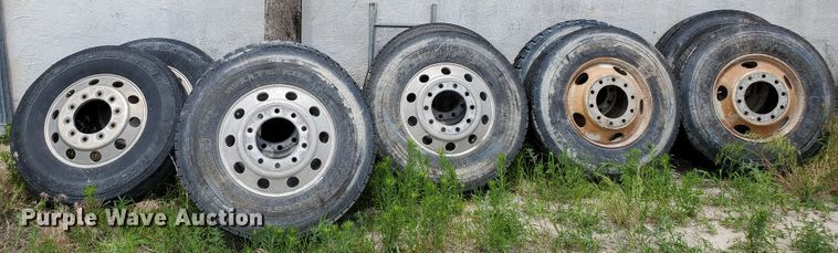 image for item DF8989 (1) 11R22.5 tires and wheels