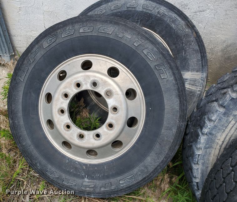 image for item DF8989 (1) 11R22.5 tires and wheels