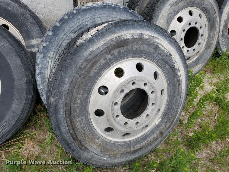 image for item DF8989 (1) 11R22.5 tires and wheels