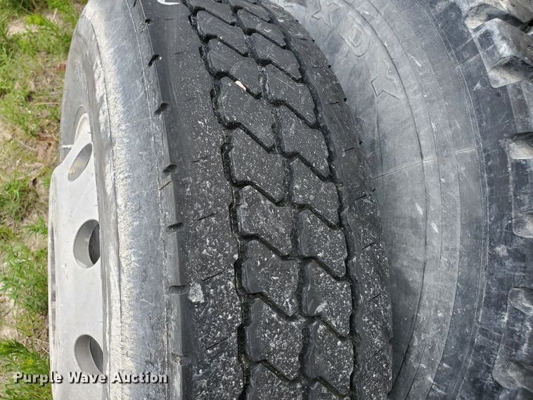 image for item DF8989 (1) 11R22.5 tires and wheels