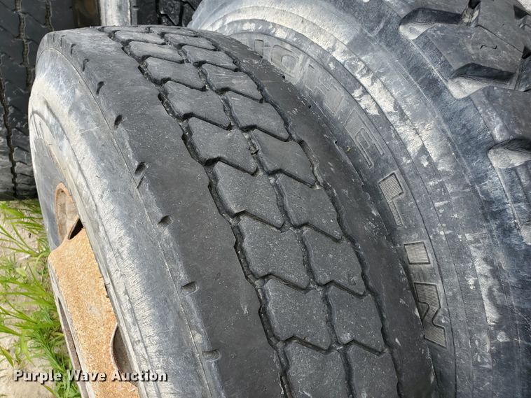 image for item DF8989 (1) 11R22.5 tires and wheels