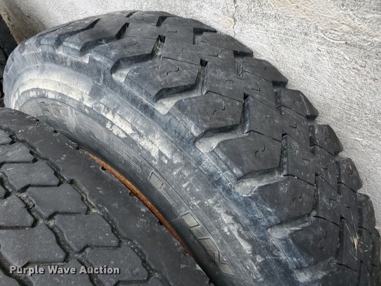 image for item DF8989 (1) 11R22.5 tires and wheels