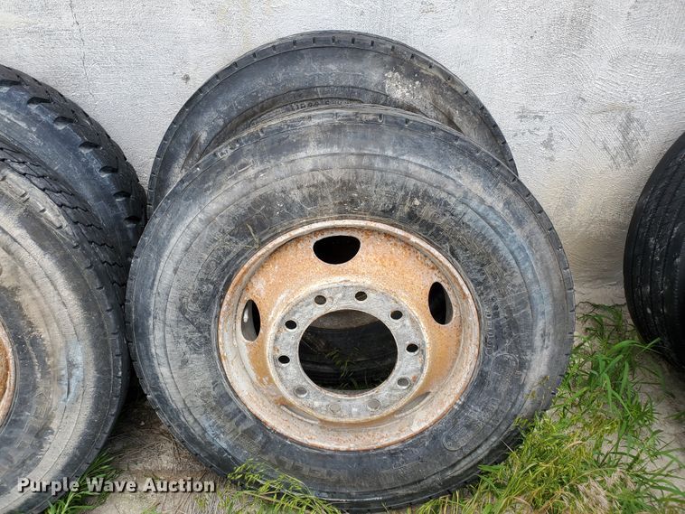 image for item DF8989 (1) 11R22.5 tires and wheels