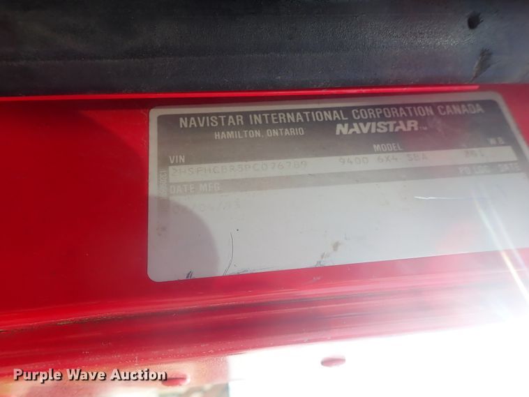 image for item DG2225 1993 International 9400  semi truck