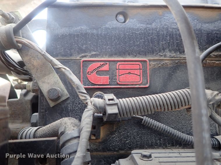 image for item DG2225 1993 International 9400  semi truck