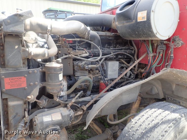 image for item DG2225 1993 International 9400  semi truck