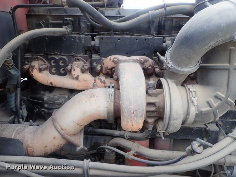 image for item DG2225 1993 International 9400  semi truck