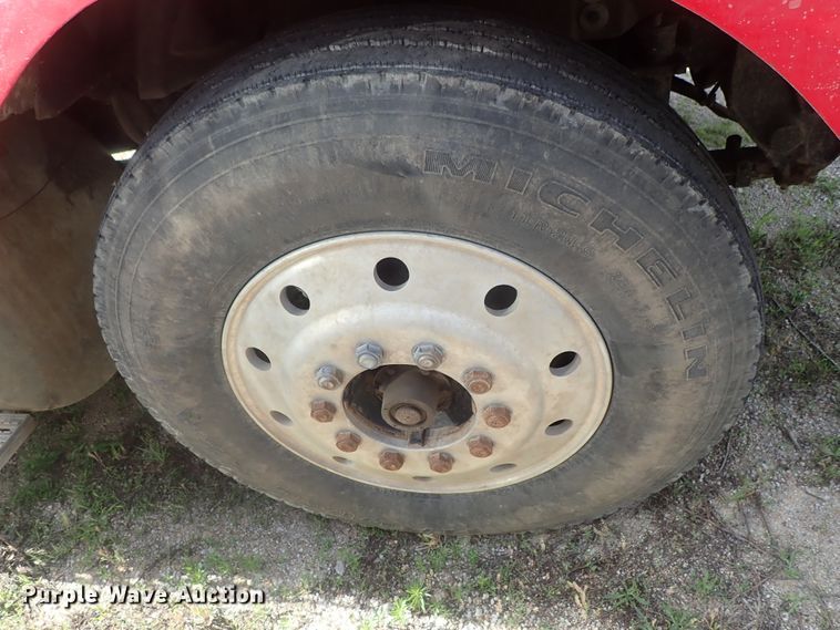 image for item DG2225 1993 International 9400  semi truck