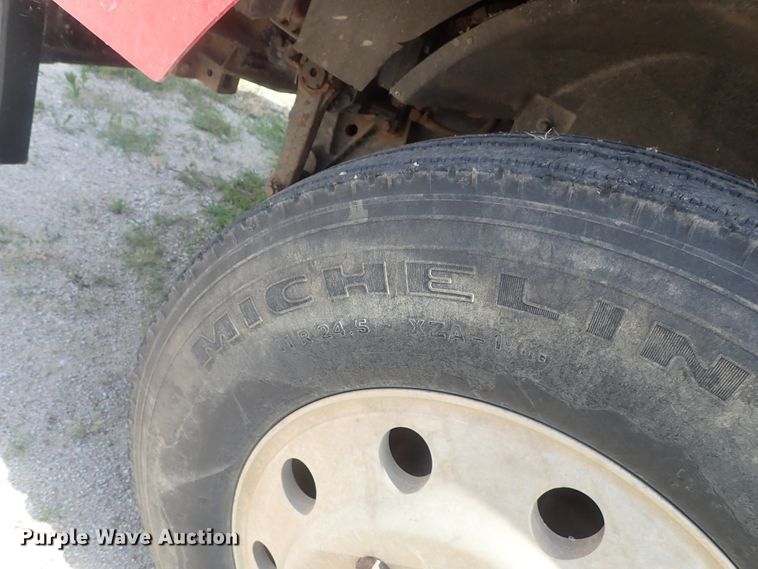 image for item DG2225 1993 International 9400  semi truck