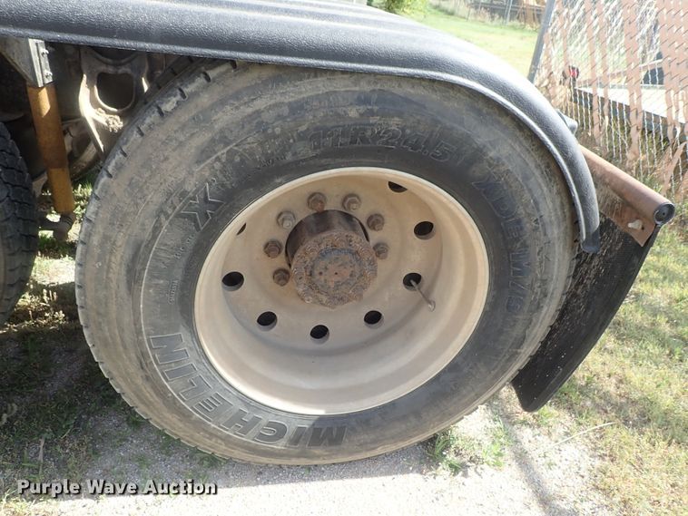 image for item DG2225 1993 International 9400  semi truck