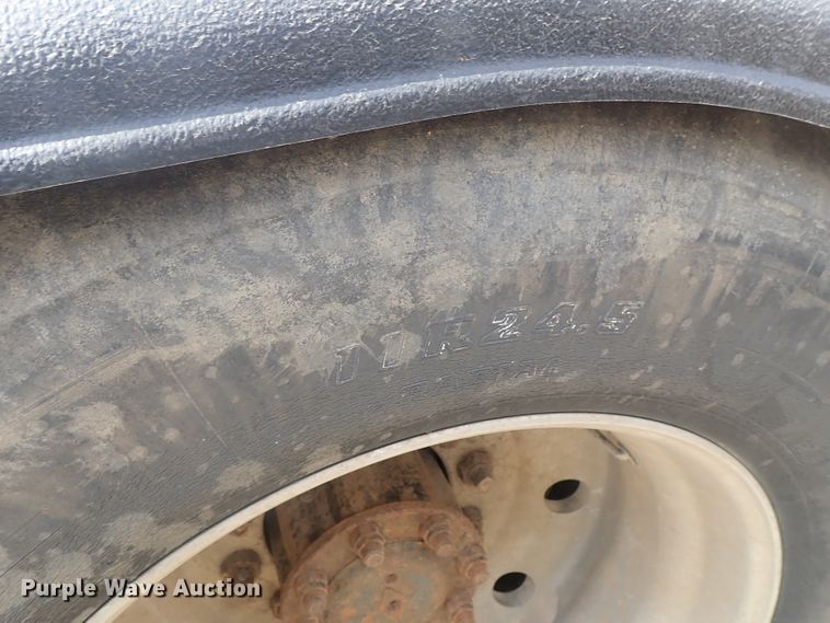 image for item DG2225 1993 International 9400  semi truck