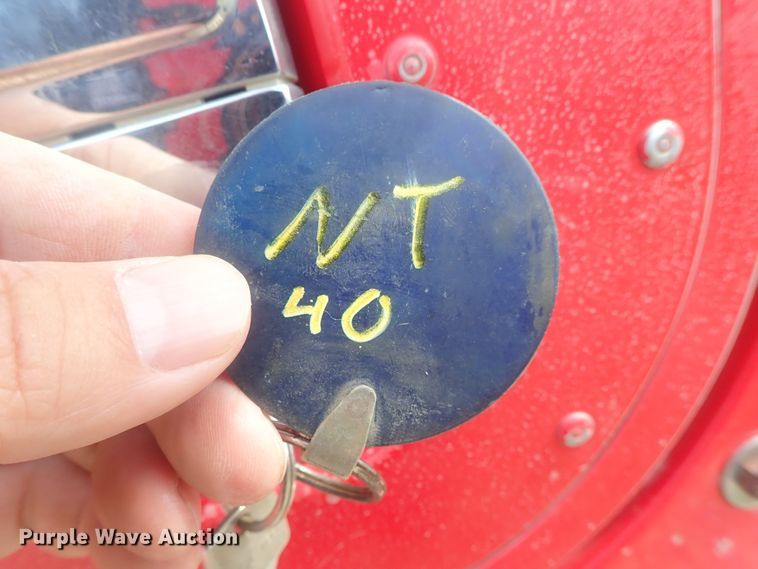 image for item DG2225 1993 International 9400  semi truck