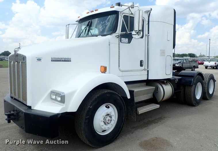 image for item DG2236 2007 Kenworth T800B  semi truck