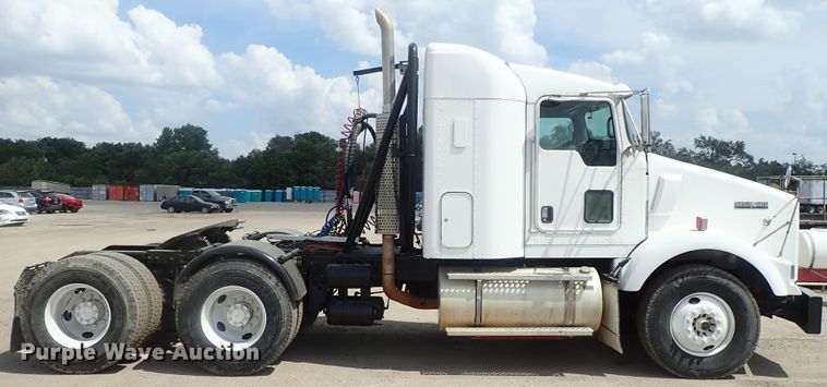 image for item DG2236 2007 Kenworth T800B  semi truck