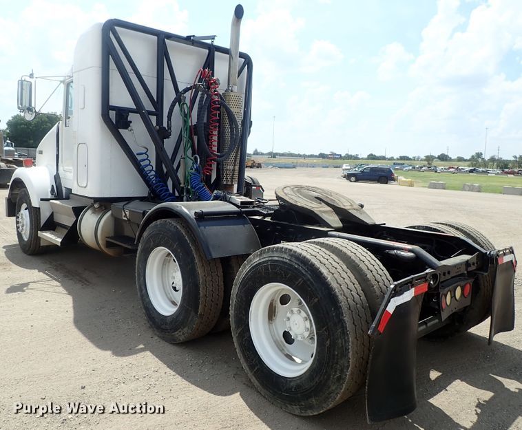 image for item DG2236 2007 Kenworth T800B  semi truck