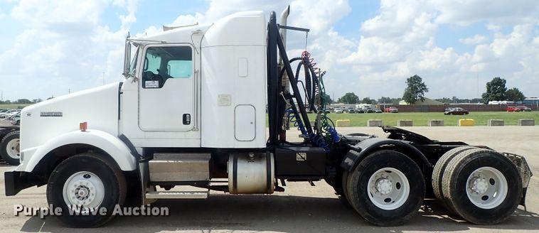 image for item DG2236 2007 Kenworth T800B  semi truck