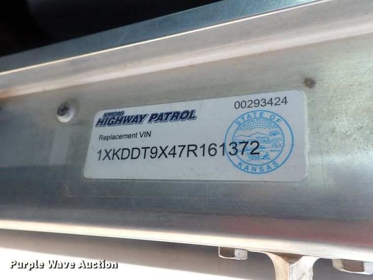 image for item DG2236 2007 Kenworth T800B  semi truck