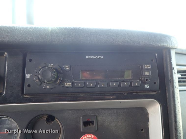 image for item DG2236 2007 Kenworth T800B  semi truck