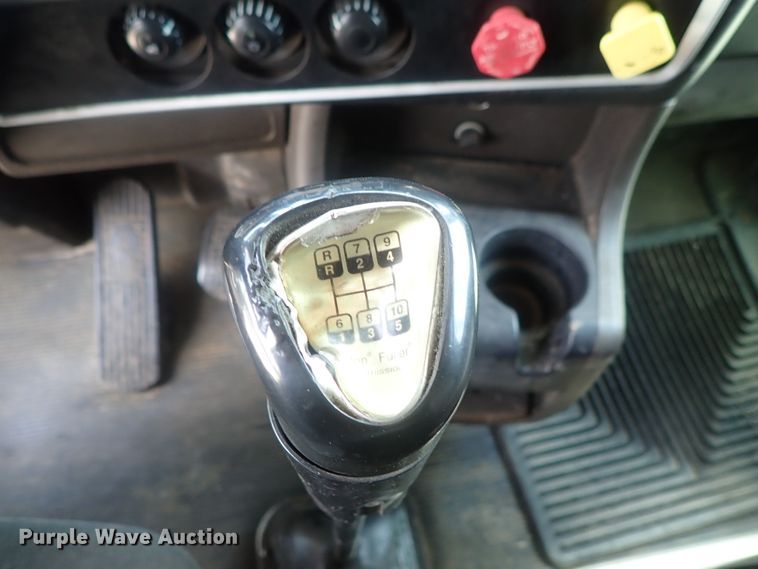 image for item DG2236 2007 Kenworth T800B  semi truck