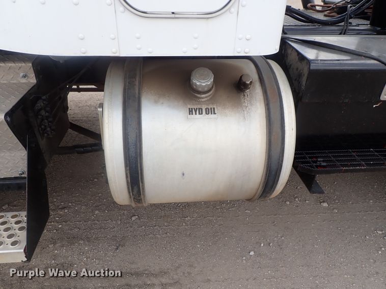 image for item DG2236 2007 Kenworth T800B  semi truck