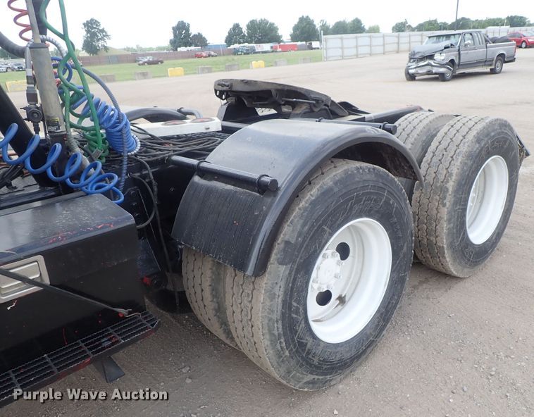 image for item DG2236 2007 Kenworth T800B  semi truck