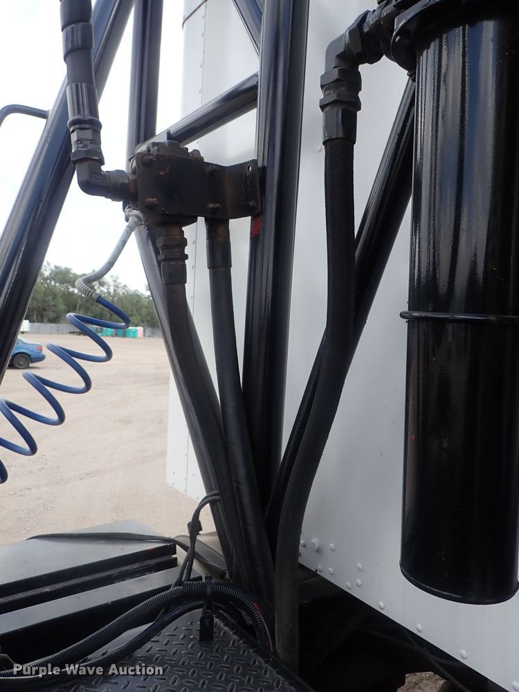 image for item DG2236 2007 Kenworth T800B  semi truck