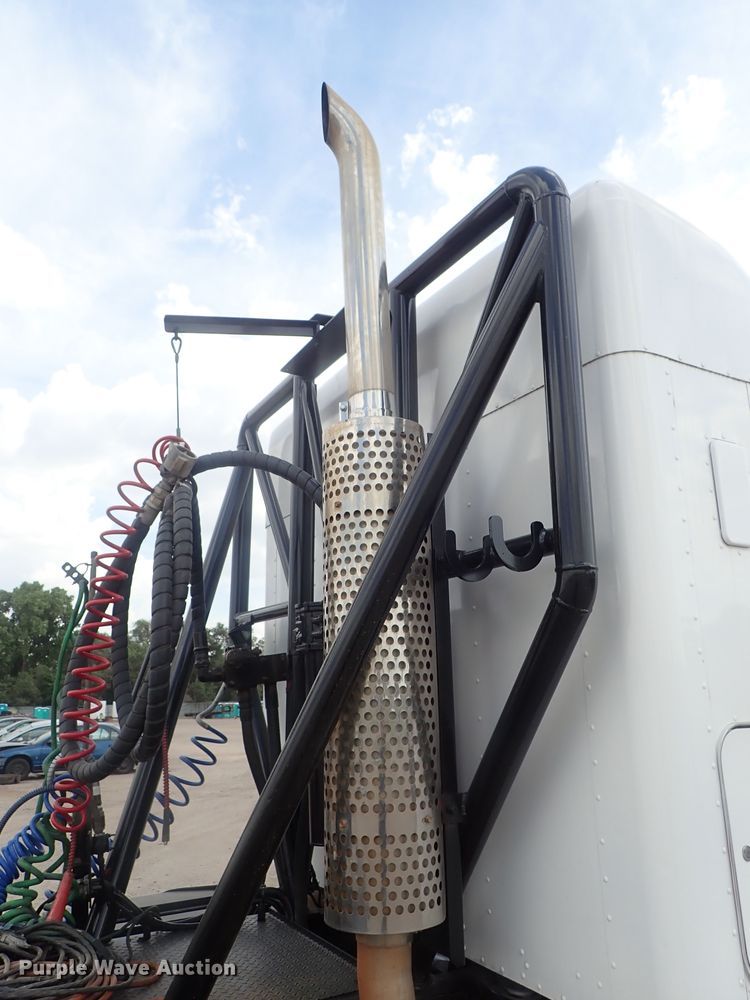 image for item DG2236 2007 Kenworth T800B  semi truck