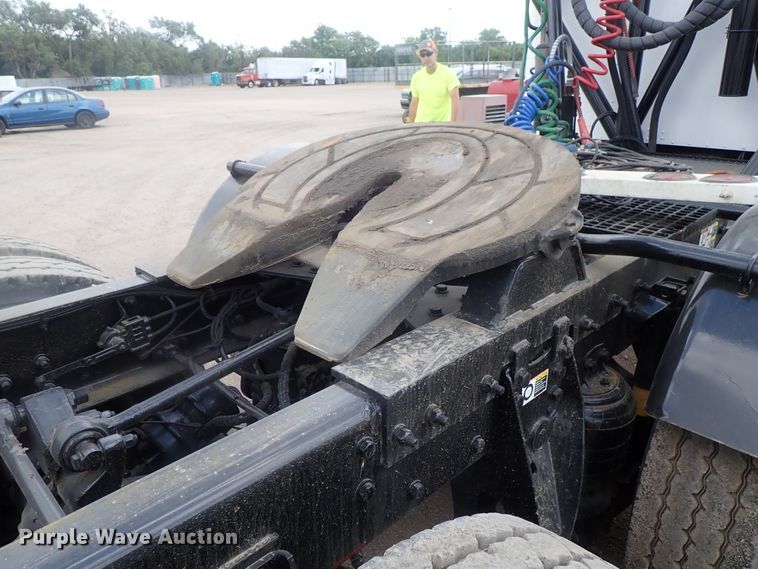 image for item DG2236 2007 Kenworth T800B  semi truck