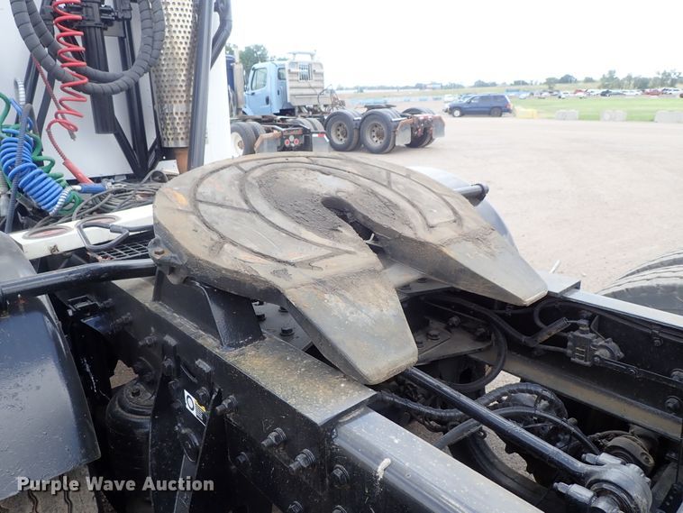 image for item DG2236 2007 Kenworth T800B  semi truck