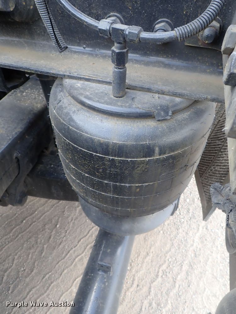 image for item DG2236 2007 Kenworth T800B  semi truck