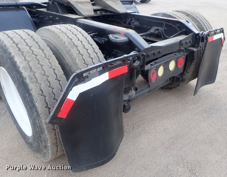 image for item DG2236 2007 Kenworth T800B  semi truck