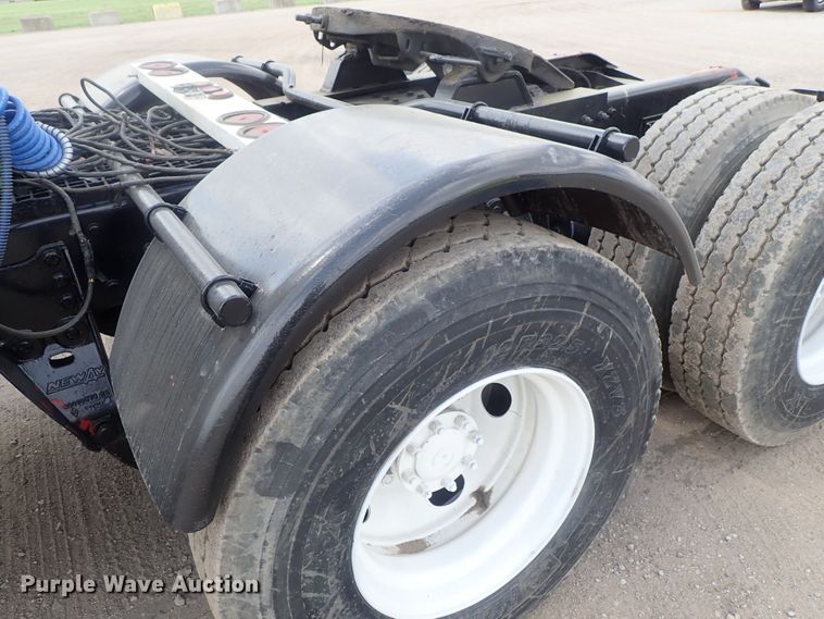 image for item DG2236 2007 Kenworth T800B  semi truck