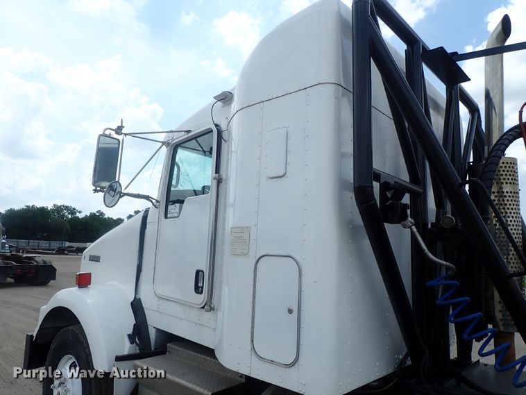 image for item DG2236 2007 Kenworth T800B  semi truck