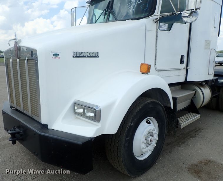 image for item DG2236 2007 Kenworth T800B  semi truck