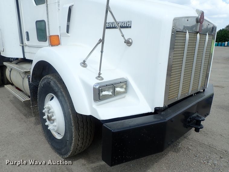 image for item DG2236 2007 Kenworth T800B  semi truck