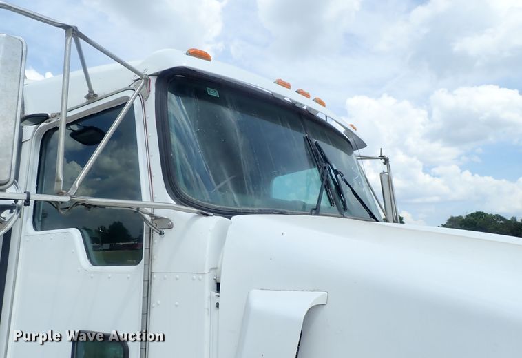 image for item DG2236 2007 Kenworth T800B  semi truck