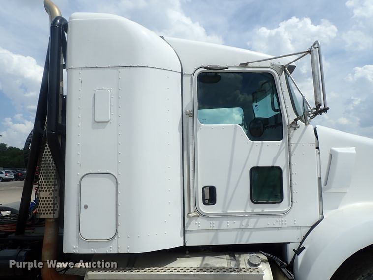 image for item DG2236 2007 Kenworth T800B  semi truck