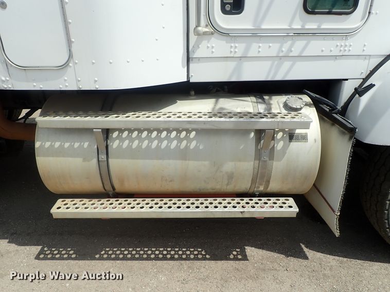 image for item DG2236 2007 Kenworth T800B  semi truck