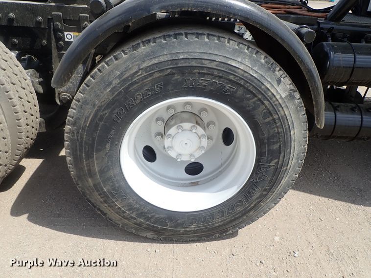 image for item DG2236 2007 Kenworth T800B  semi truck