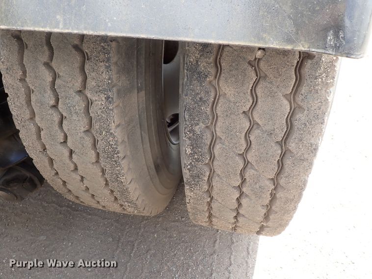 image for item DG2236 2007 Kenworth T800B  semi truck