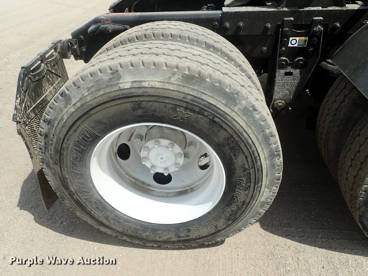 image for item DG2236 2007 Kenworth T800B  semi truck