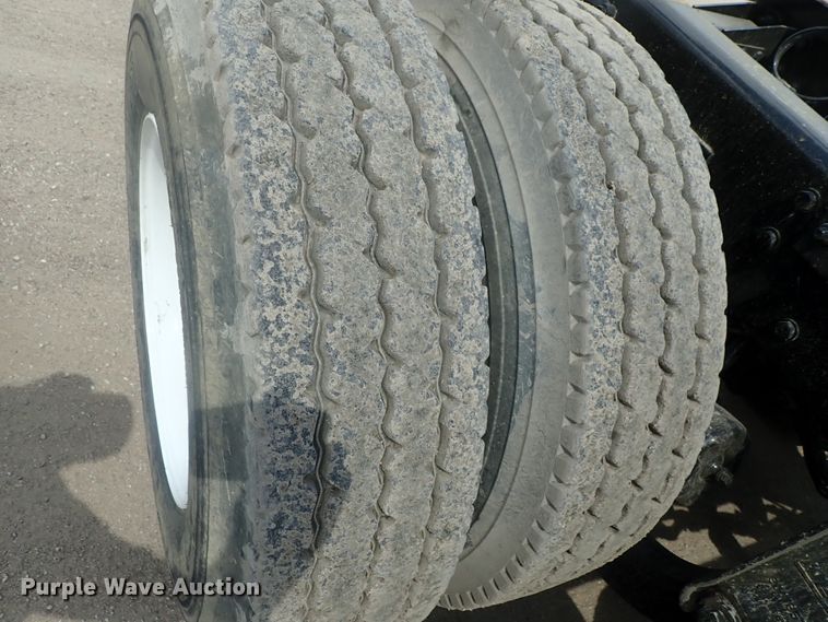 image for item DG2236 2007 Kenworth T800B  semi truck